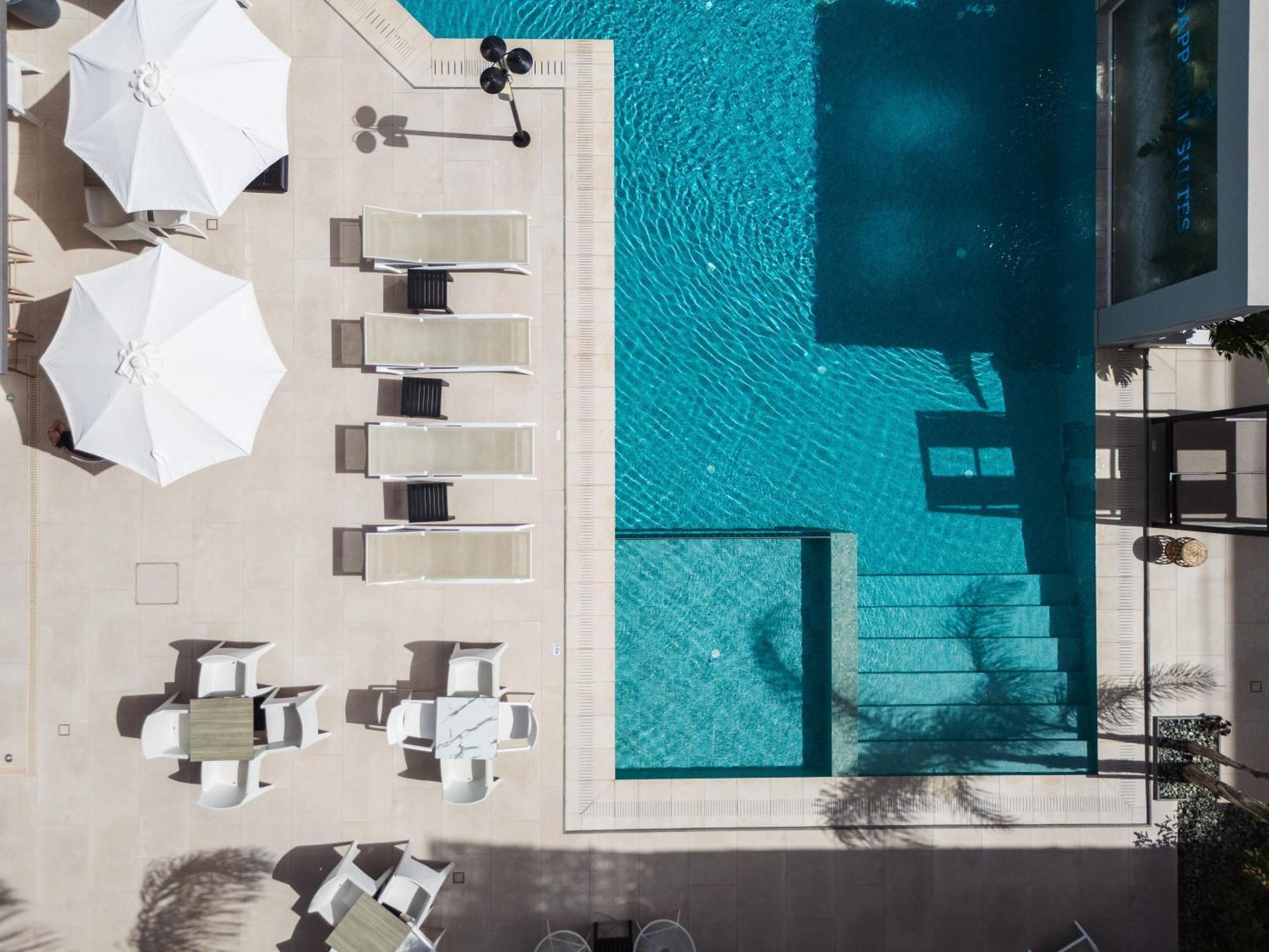 Sapphire Blue Hotel